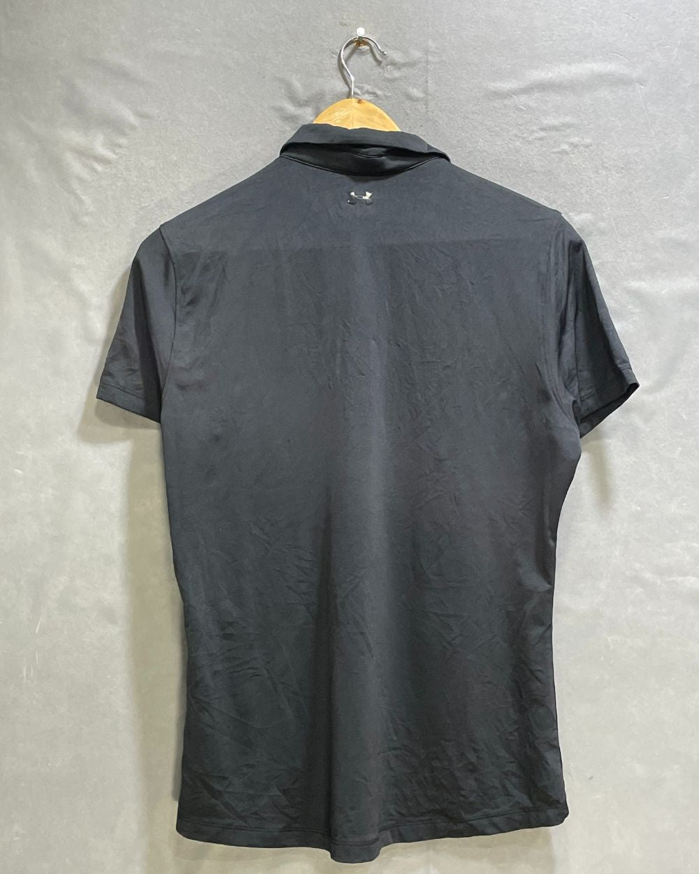 Under Armour Black Polyester Jersey Sport For Women T Shirt Large - Preloved Labels