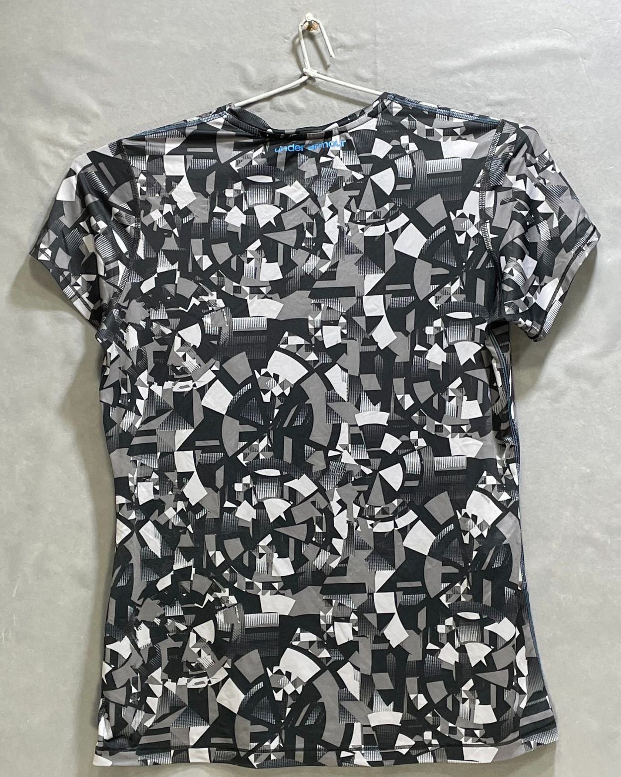 Under Armour Grey Sport For Women T Shirt L - Preloved Labels