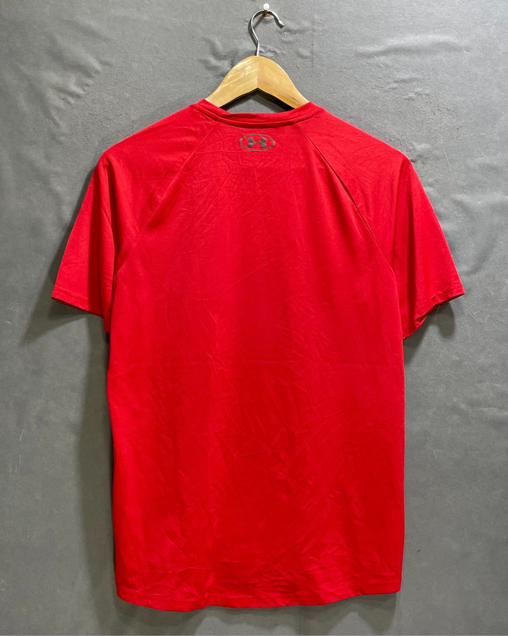 Under Armour Red Polyester Jersey Sport For Women T Shirt Medium - Preloved Labels