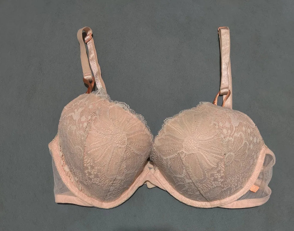 Victoria's Secret Women Cream Sport Bra 36C XL – Preloved Labels (view 2)