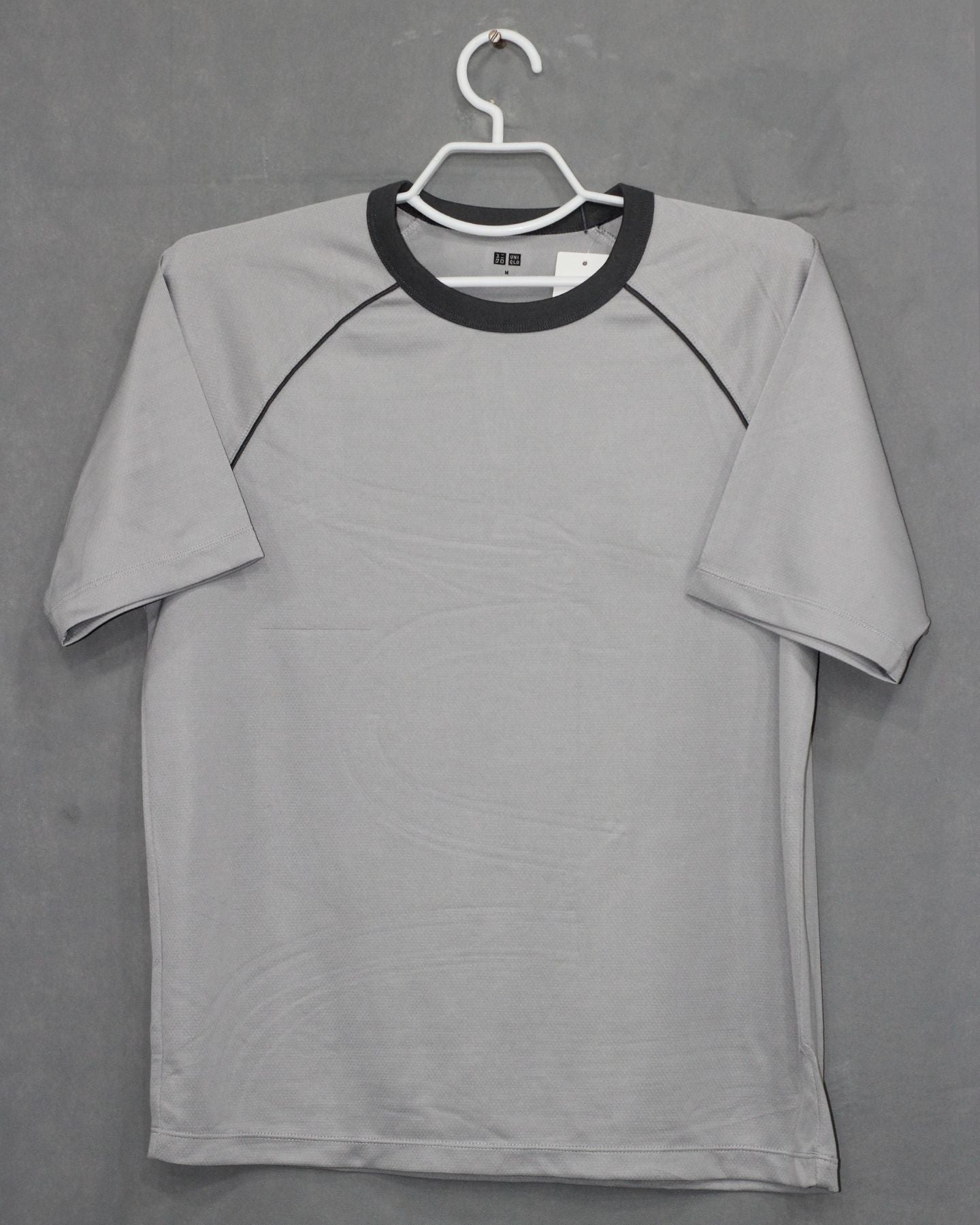 Uniqlo Dry Branded Original For Sports Round Neck Men T Shirt | Preloved Labels
