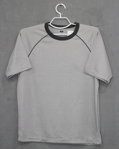 Uniqlo Dry Branded Original For Sports Round Neck Men T Shirt | Preloved Labels