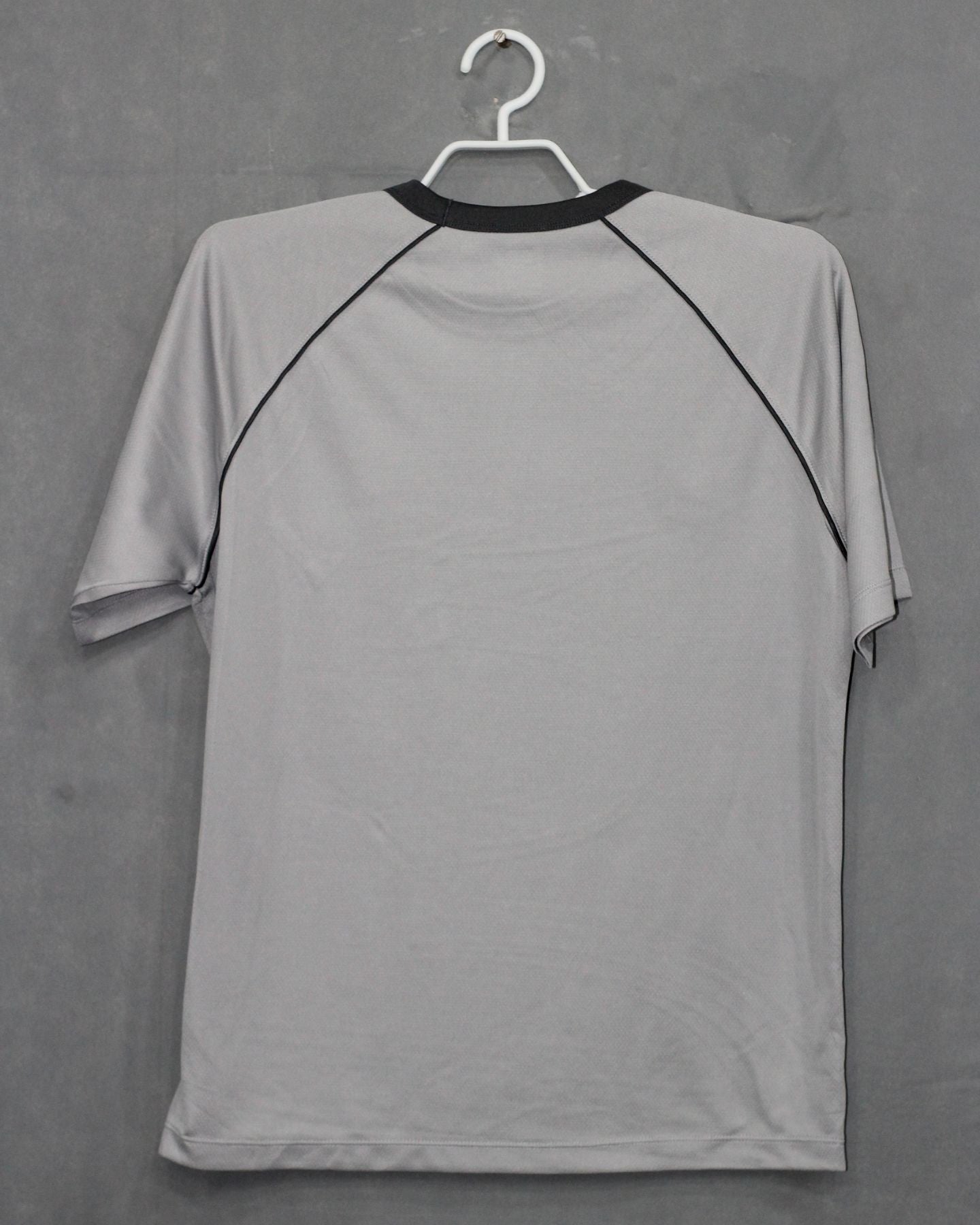 Uniqlo Dry Branded Original For Sports Round Neck Men T Shirt | Preloved Labels