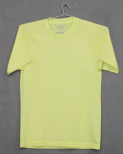 Uniqlo Dry Branded Original For Sports Round Neck Men T Shirt | Preloved Labels