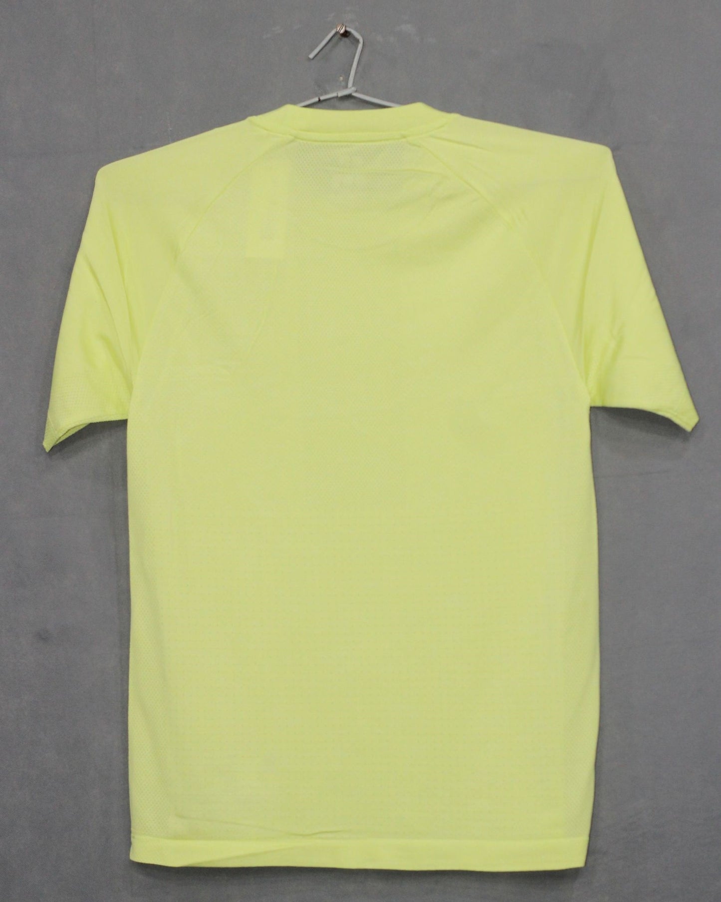 Uniqlo Dry Branded Original For Sports Round Neck Men T Shirt | Preloved Labels