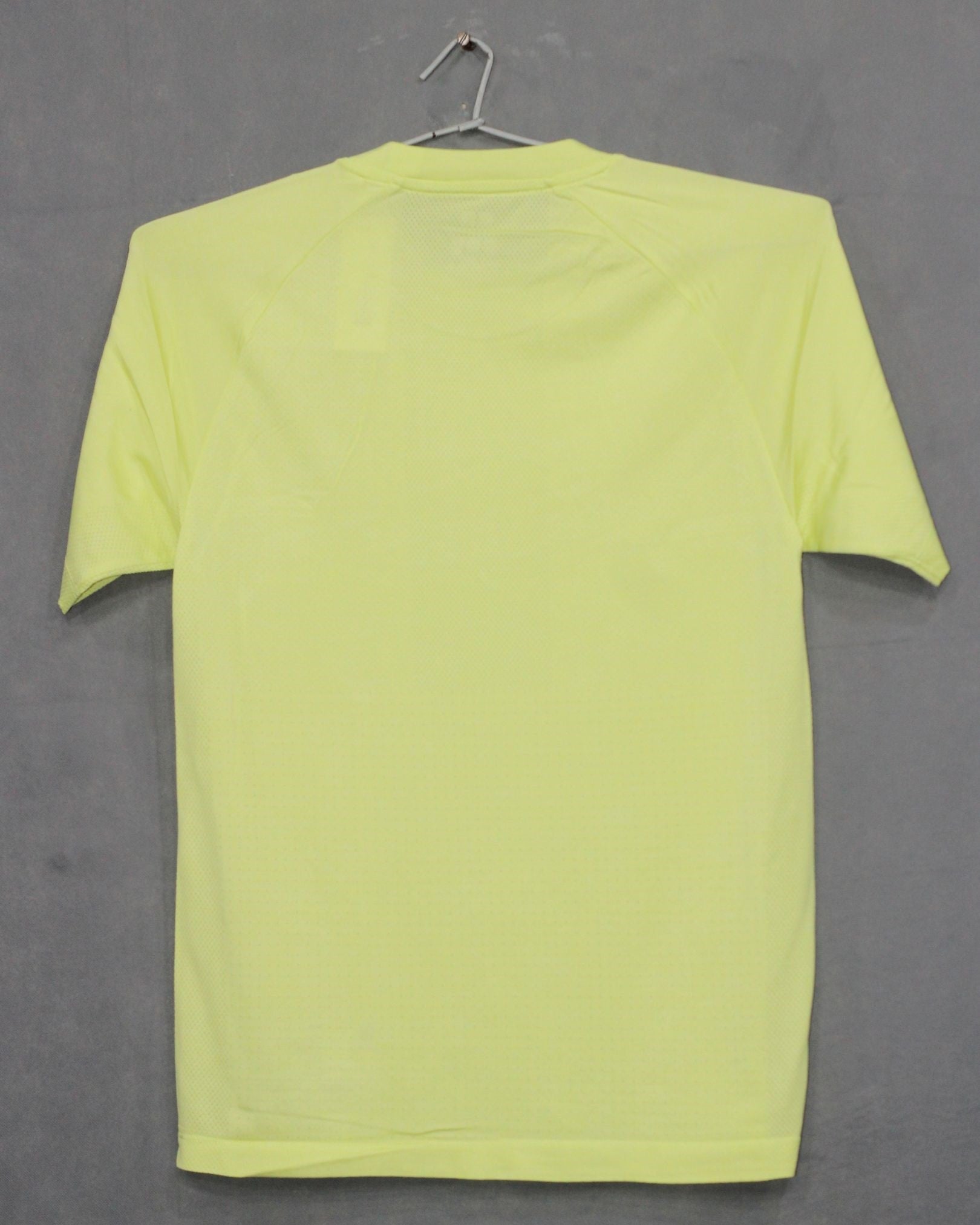 Uniqlo Dry Branded Original For Sports Round Neck Men T Shirt | Preloved Labels